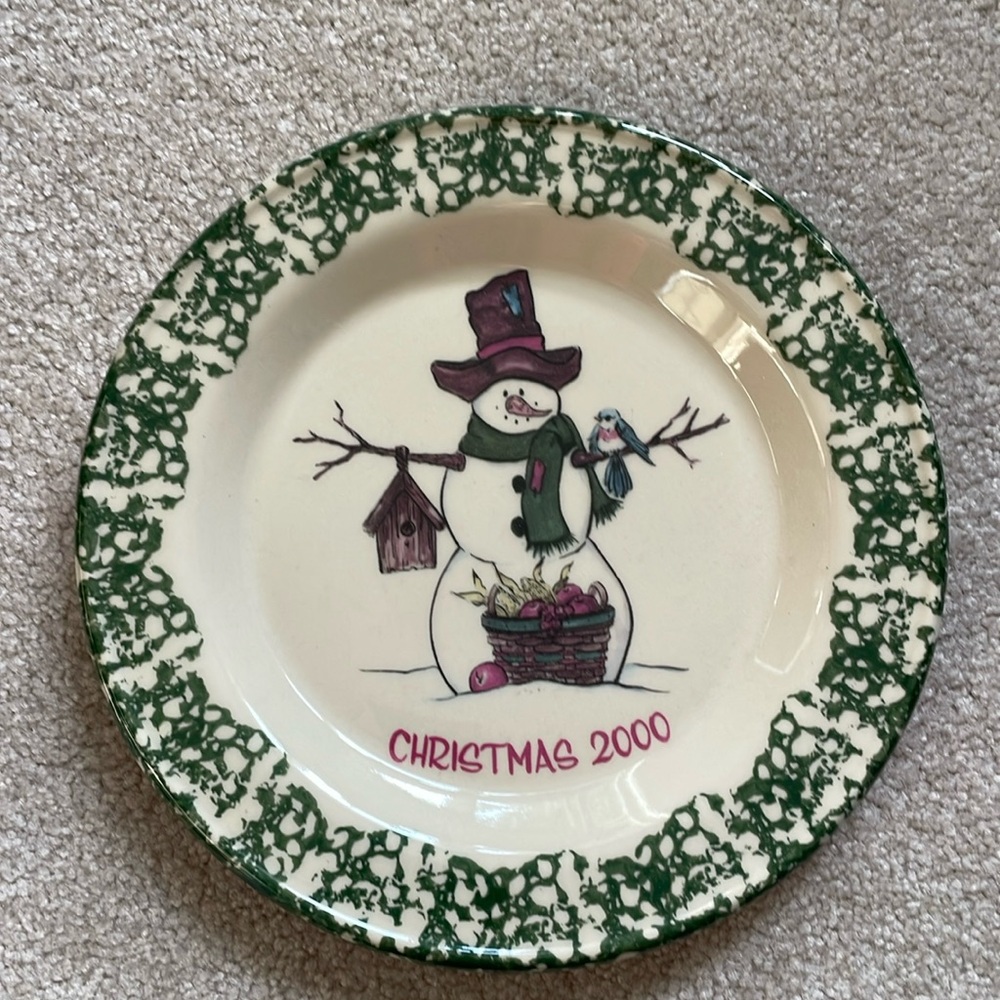 HENN Workshops - Collectible Limit Christmas 2000 “The Snowman’s Gift” 10” plate